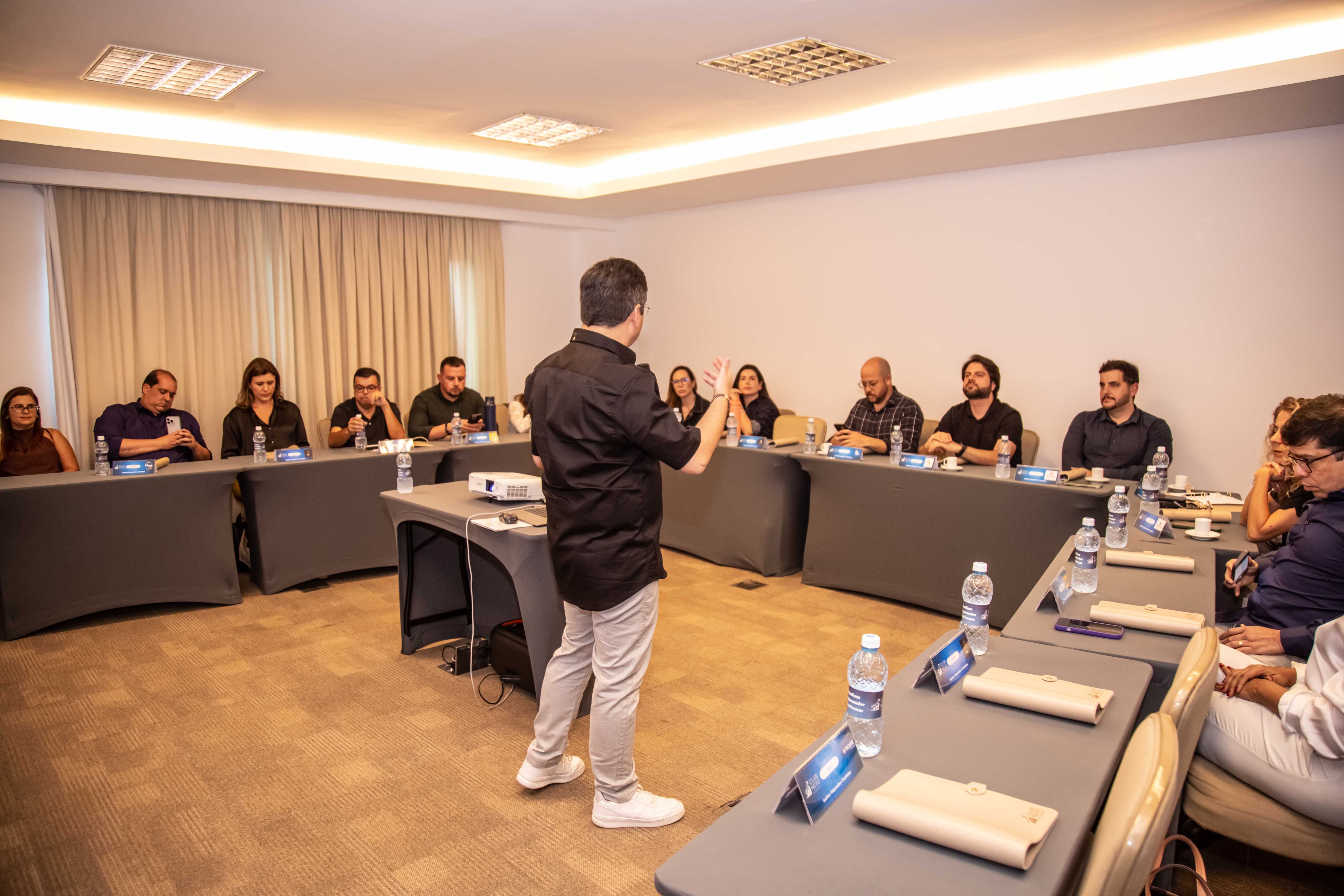 Uma das imersões estratégicas do Club NEXO com Eduardo Ramalho em reunião com empresários